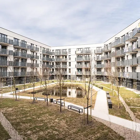 Riverside Urban Comfort By Bookinghost Apartmán
