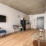 Appartamento Riverside Urban Comfort By Bookinghost